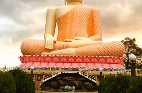 Kande Viharaya Buddha Statue
